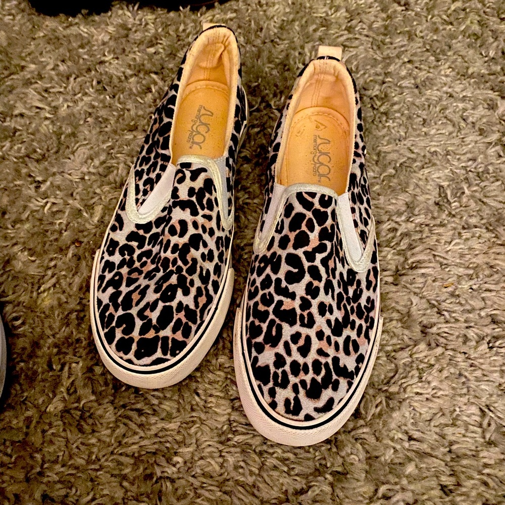 Slip on leopard print shoes